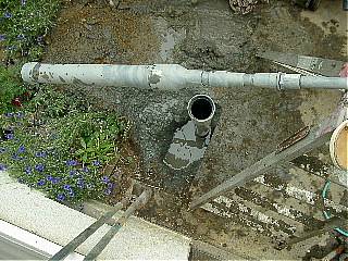 井戸掘り中の写真
