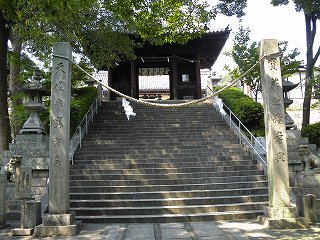 阿智神社の随神門