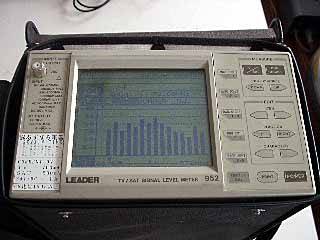 リーダー952型TV/SAT電界強度測定器の写真