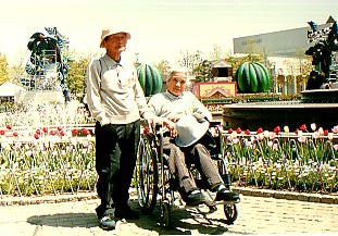 チボリ公園での父母の写真