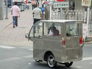 Small electric vehicle