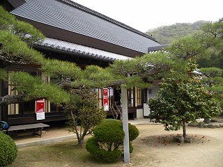 圀勝寺の本堂の写真