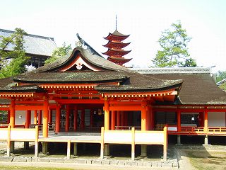 厳島神社の本殿の写真