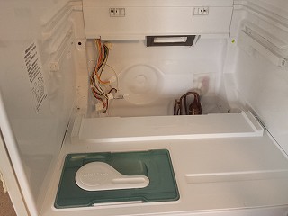 三菱冷蔵庫MR-CU37NFの分解(冷蔵室の奥)