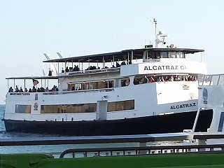 アルカトラズ島へ行く観光船